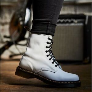 NWT Dr. Martens 1460 Boot